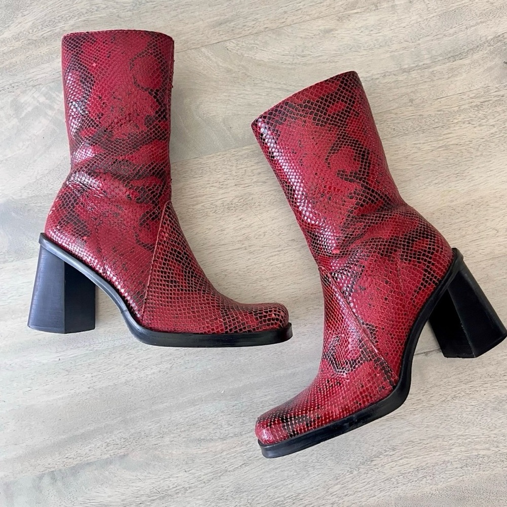 Vintage 90s y2k Square toe Chunky Heel Boots red snakeskin leather 6